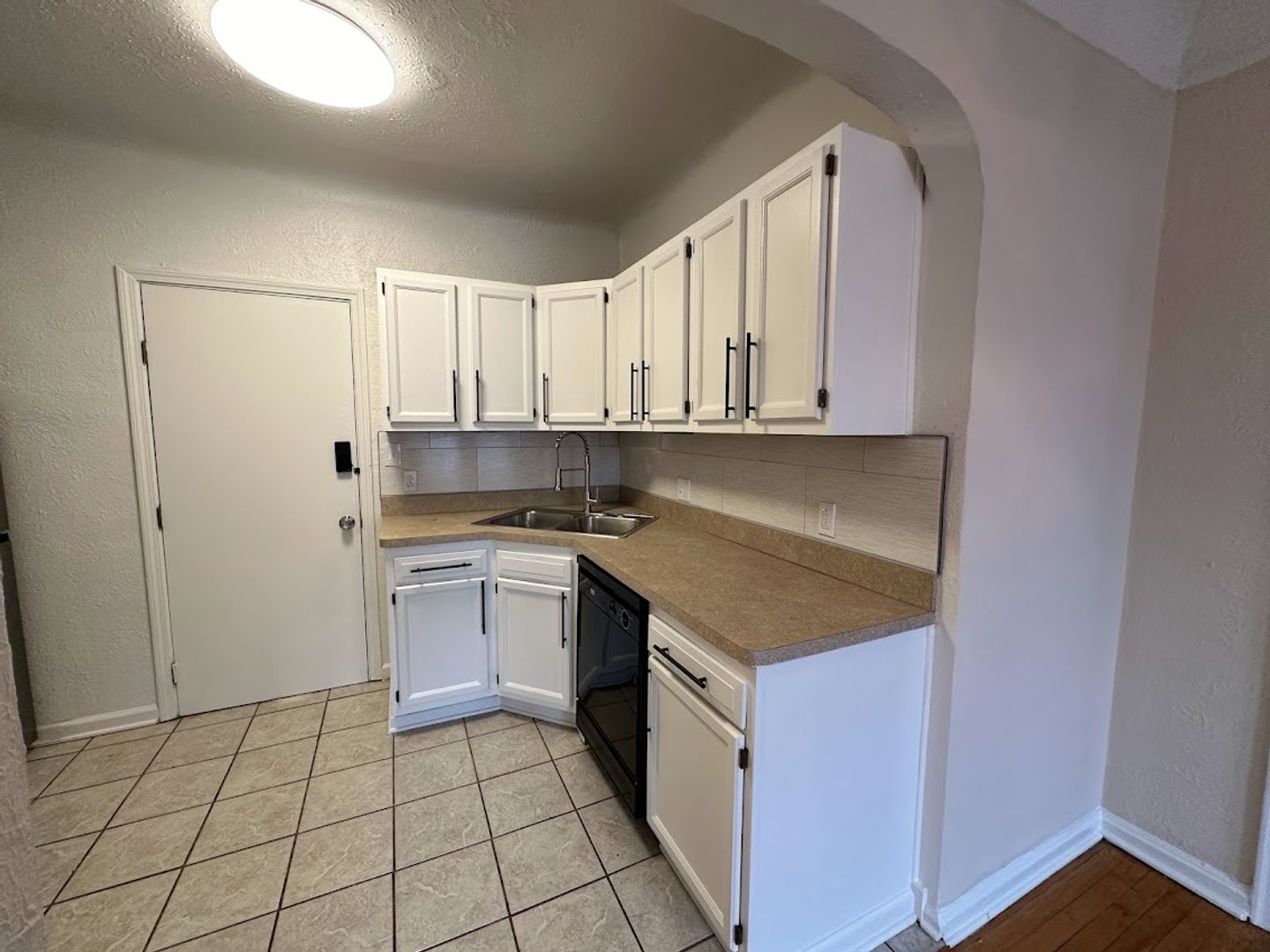 1 Bed & 1 Bath Apartment Unit for Rent | Cleveland Heights | Ohio #44118 Image