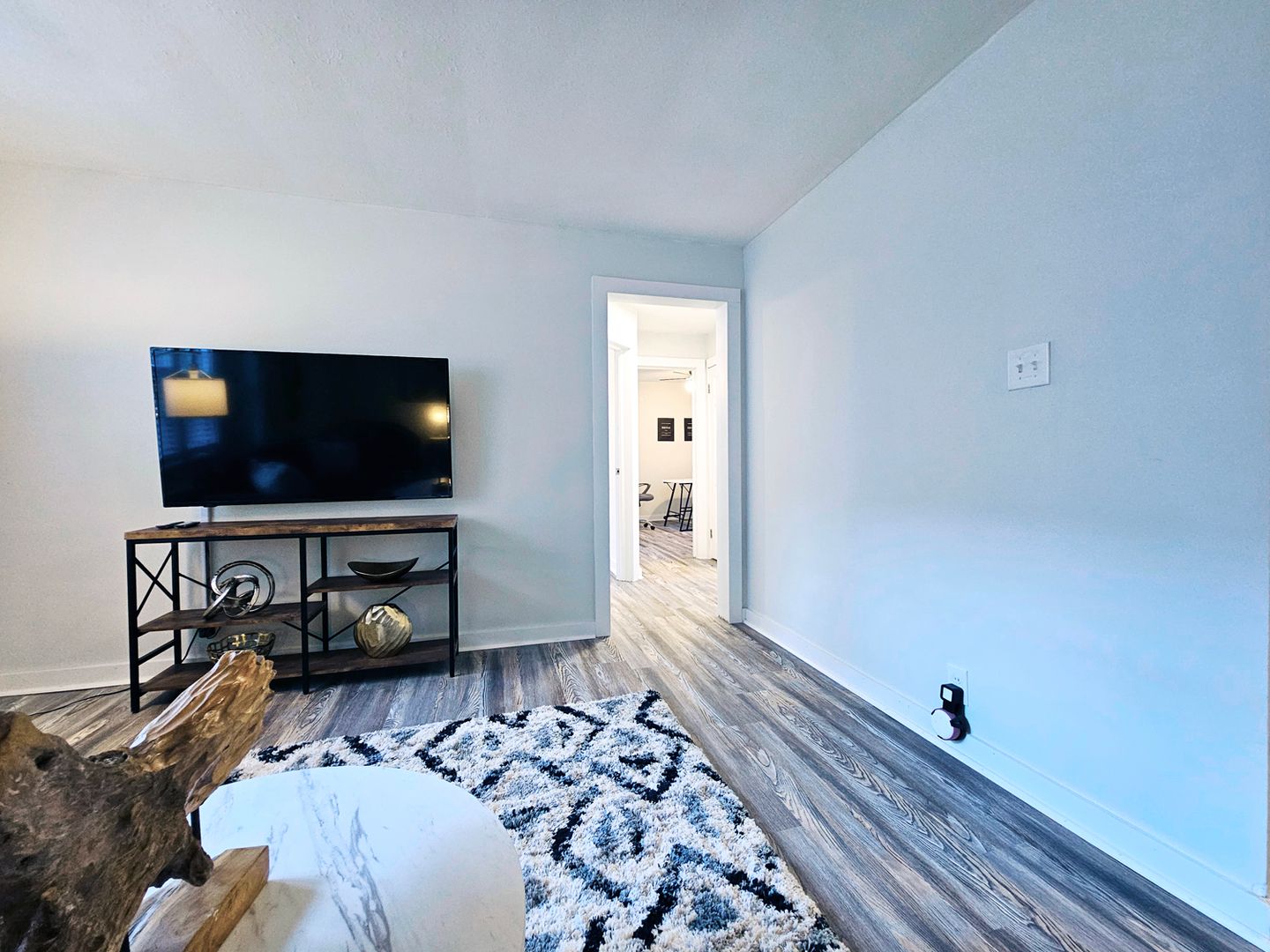 1-2 Bed and 1 Bath Apartments for Rent in Shaker Heights | Newly Renovated Image