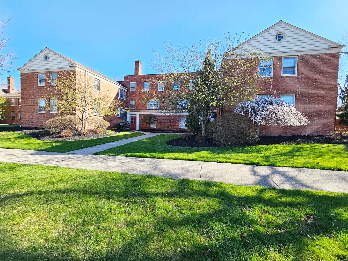 2 Bed and 1 Bath Apartments for Rent in Shaker Heights | Newly Renovated Image