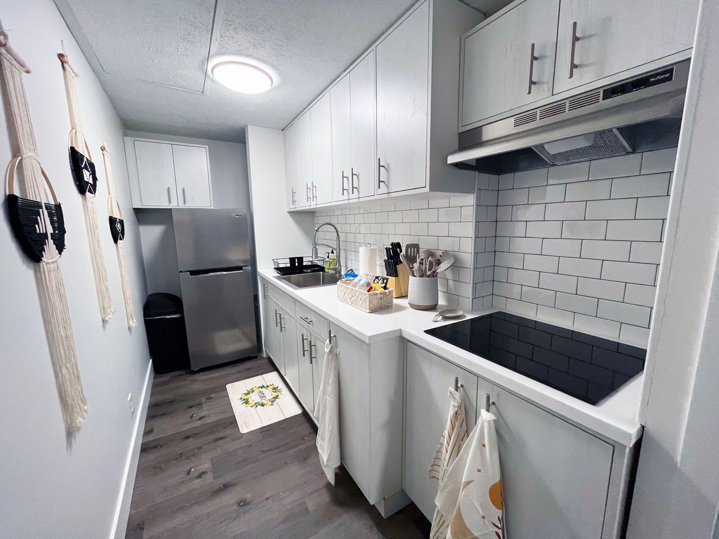 2 Bed and 1 Bath Apartments with In-Unit Laundry for Rent | Fully Renovated Image