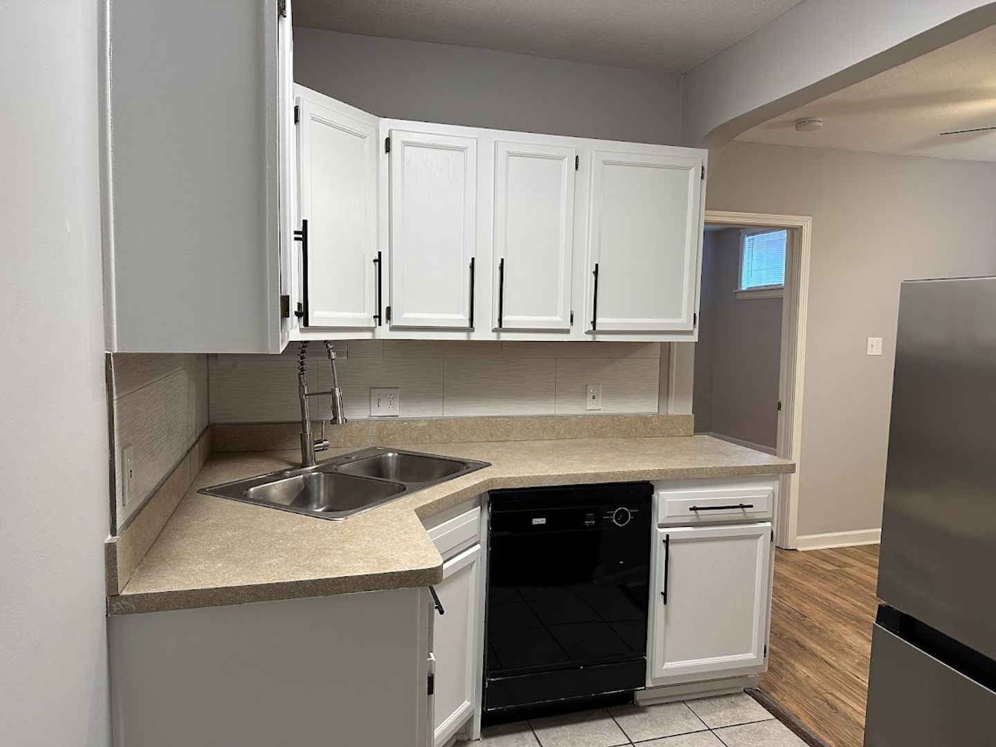1 Bed and  1 Bath Apartment Unit for Rent in Cleveland Heights | Prime Location! Image