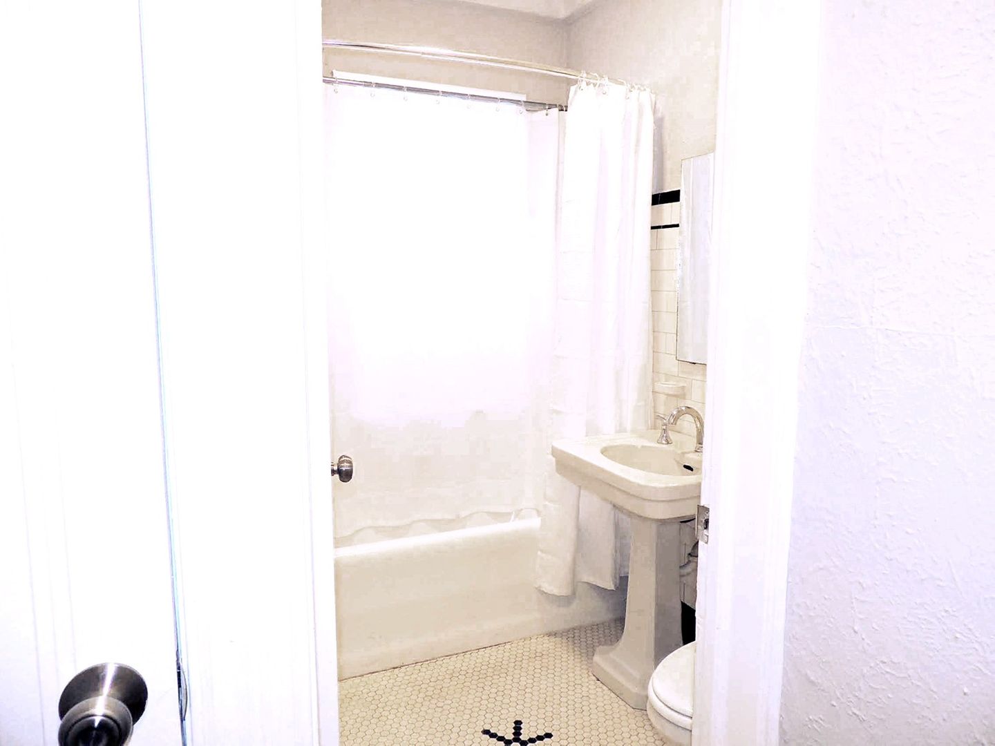 1 Bed – 1 Bath Apartment for Rent in Cleveland Heights | Prime Location! Image