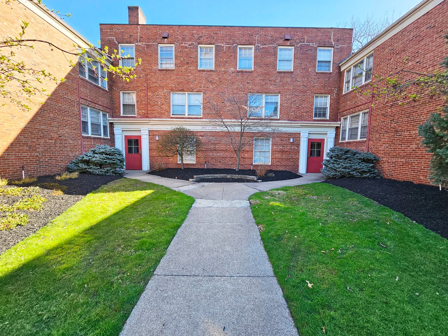 2 Bed and 1 Bath Apartments for Rent in Shaker Heights | Newly Renovated Image