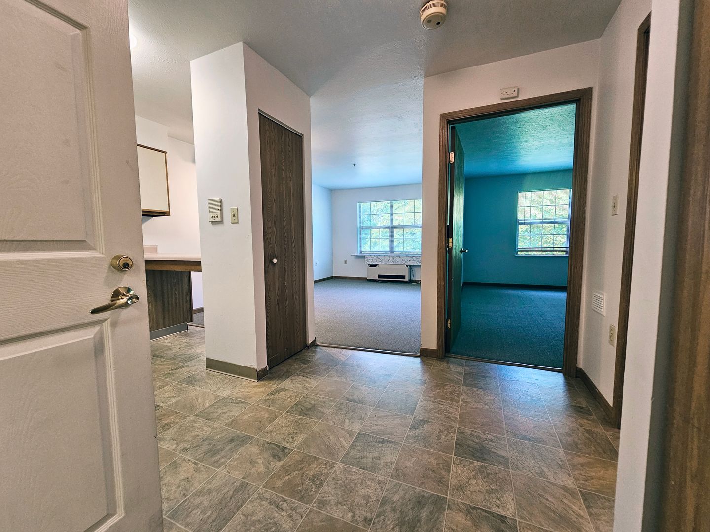 Elegant 1-Bedroom, 1-Bathroom Apartment in Ascension Village Image