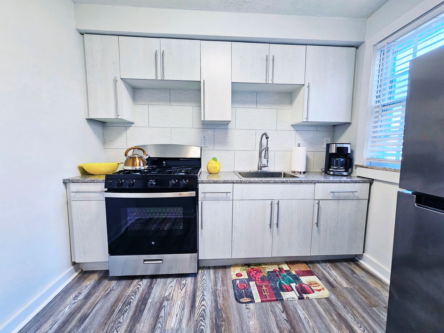 2 Bed and 1 Bath Apartments for Rent in Shaker Heights | Newly Renovated Image