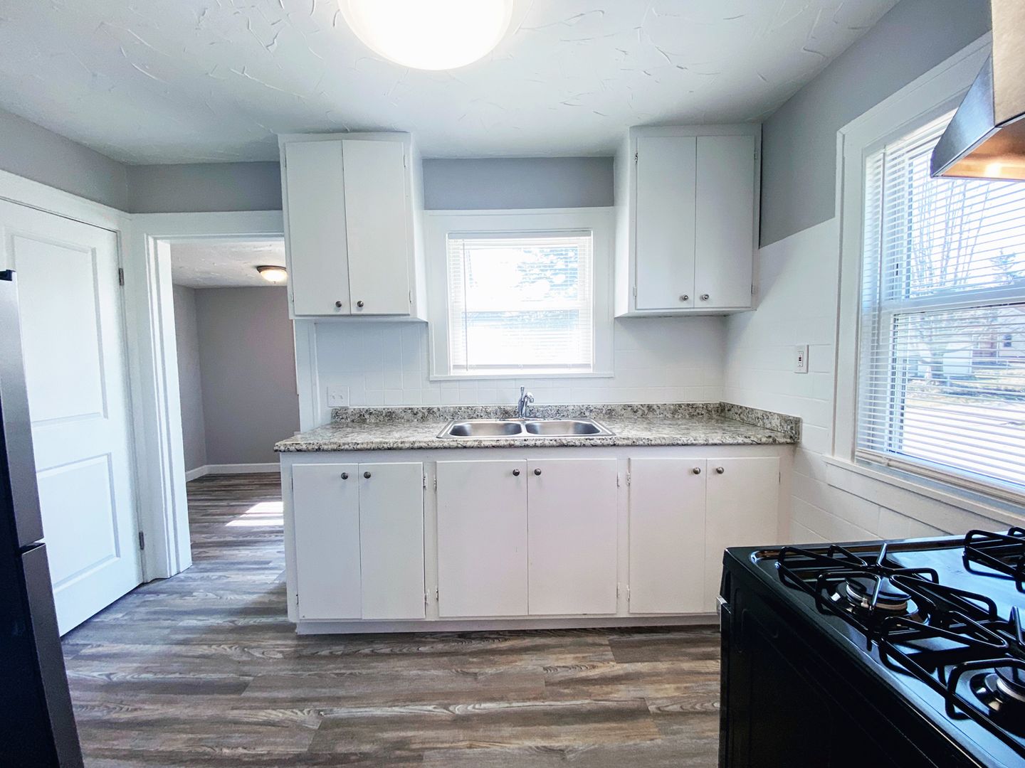 Newly Renovated 2 Bed 1 Bath House for Rent! Image