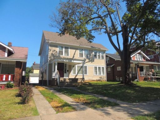 4 Bed – 1 Full Bath Colonial for Rent in Cleveland Heights!