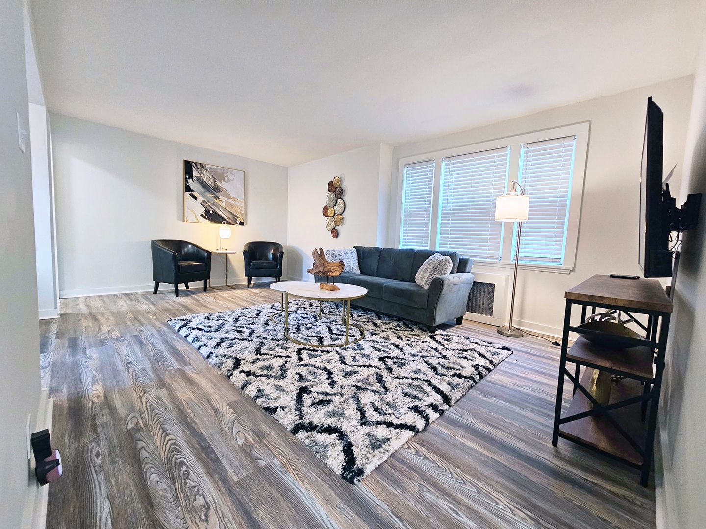 2 Bed and 1.5 Bath Apartments for Rent in Shaker Heights | Newly Renovated Image