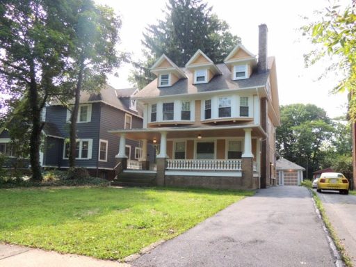 4 Bedroom, 2.5 Bathroom Colonial for rent!