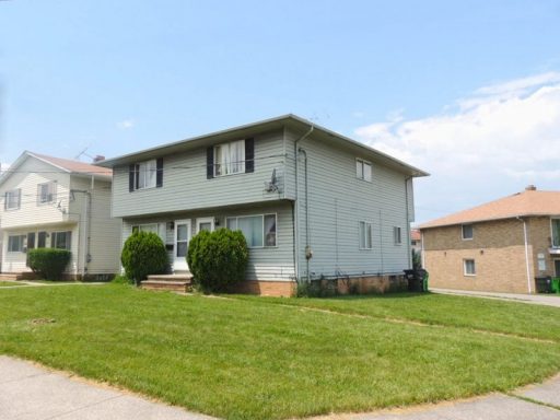 2 Story – 3 Bed – 1.5 Bath Duplex Unit for Rent in Euclid!