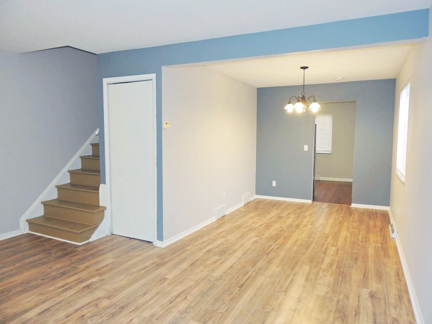 2 Story – 3 Bed – 1.5 Bath Duplex Unit for Rent in Euclid! Image