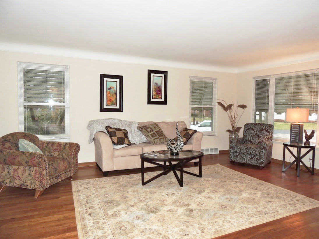 4 Bedroom – 2 Full Bath Bungalow for Rent! Image