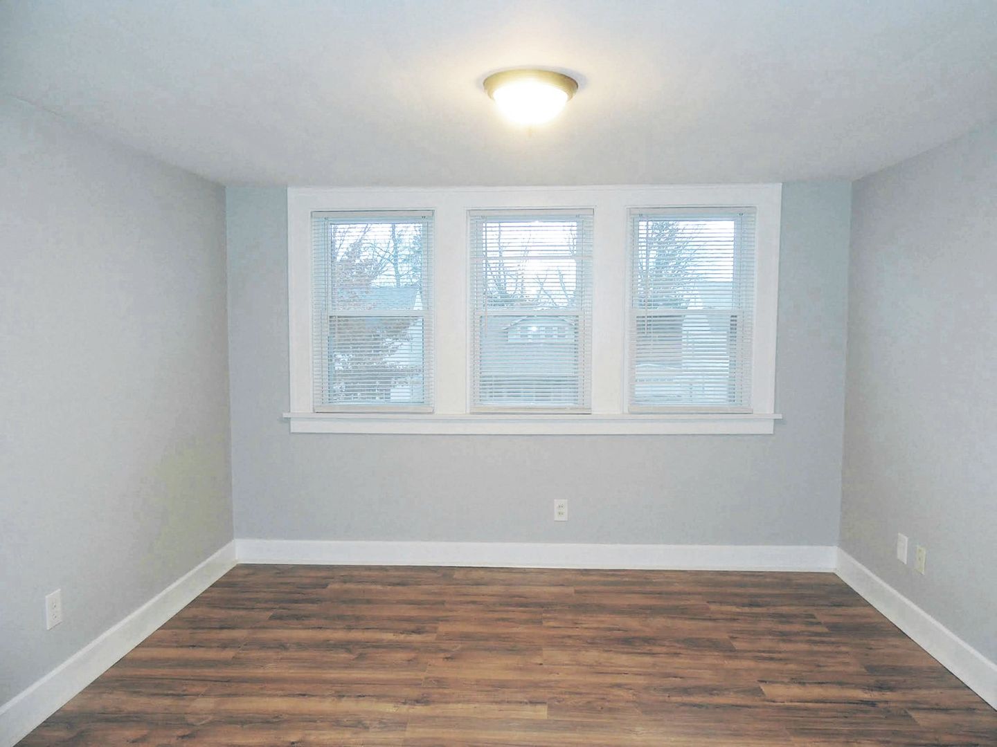 5 Bed – 2 Full Bath Cape Cod for Rent! Image