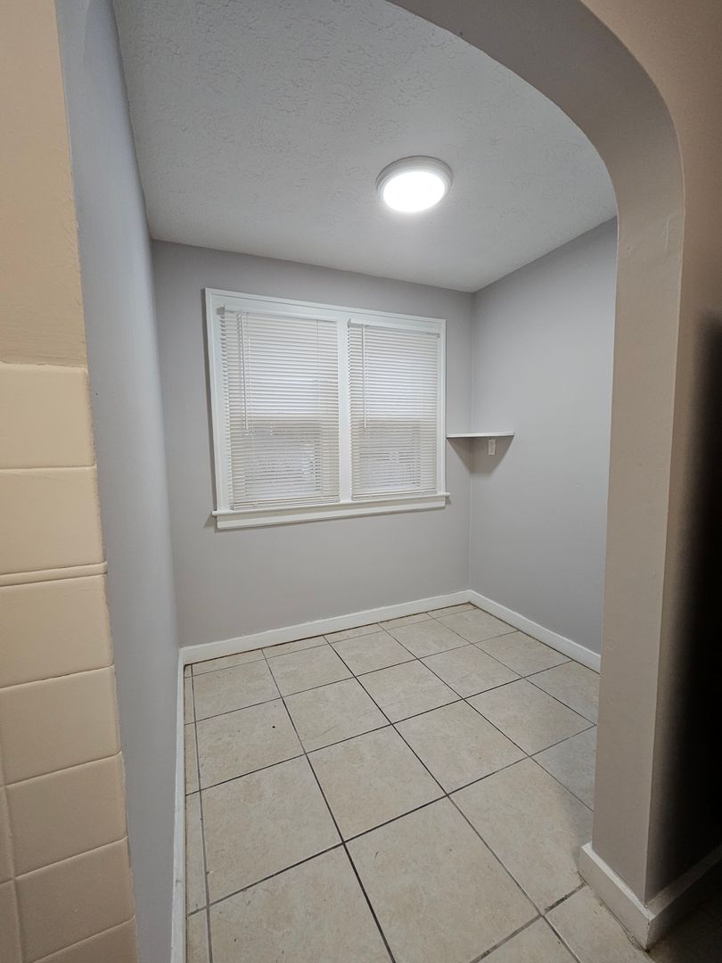 3 Beds – 1 Full Bath Colonial available for Rent! Image