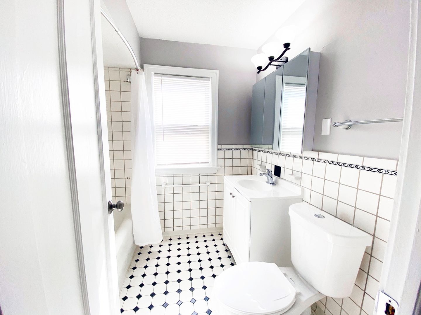 4 Bed – 1 Bath Colonial for Rent in Cleveland Heights | Gorgeously Renovated! Image