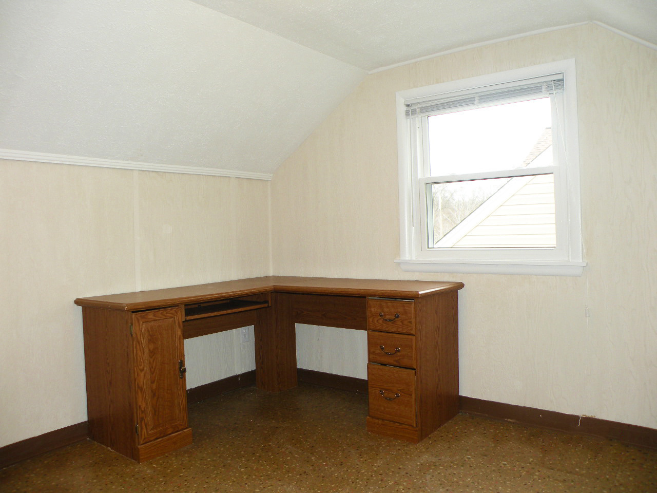 3 Bed – 2 Full Bath Cape Cod for Rent in Euclid! Image