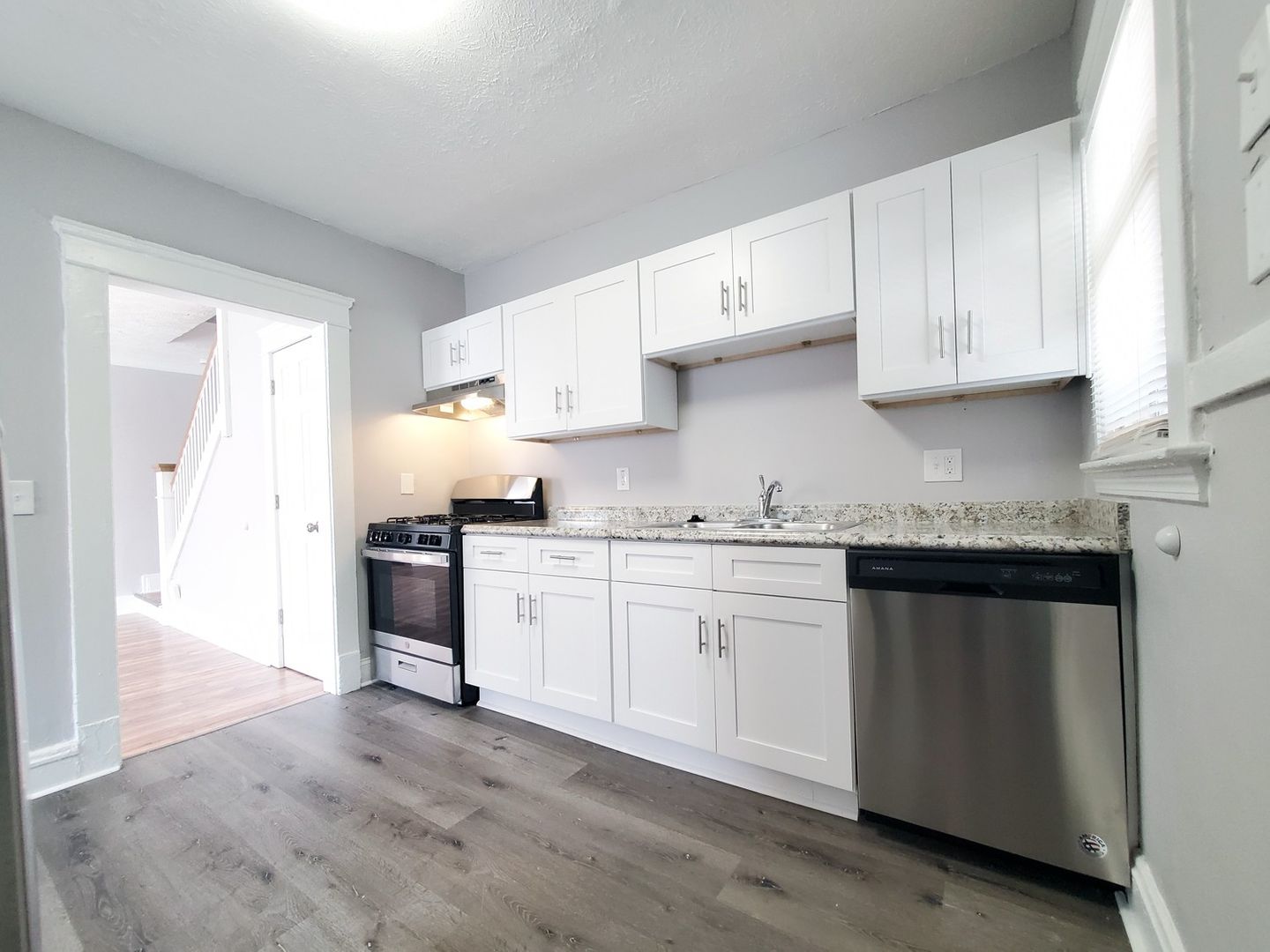 4 Bed – 1 Bath – 3 Story Duplex Unit for Rent! Image