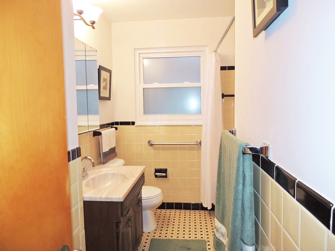 4 Bedroom – 2 Full Bath Bungalow for Rent! Image