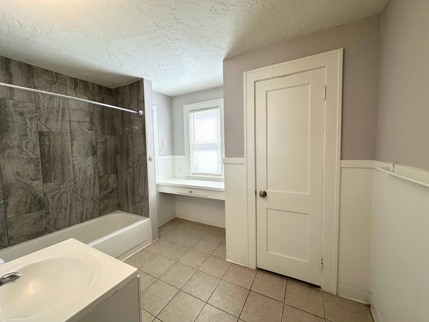 3 Beds – 1 Full Bath Colonial available for Rent! Image