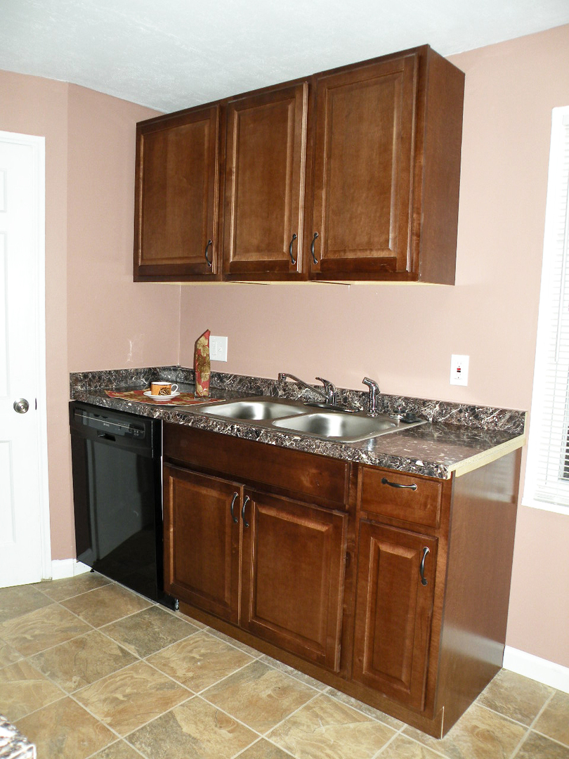 Renovated 3 Bedroom Colonial! Image