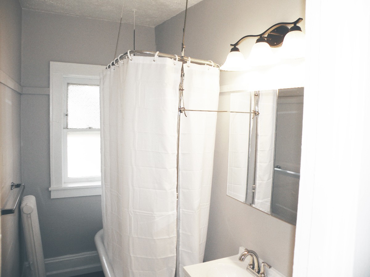 Updated 2 Bed – 1 Bath Apartment for Rent! Image