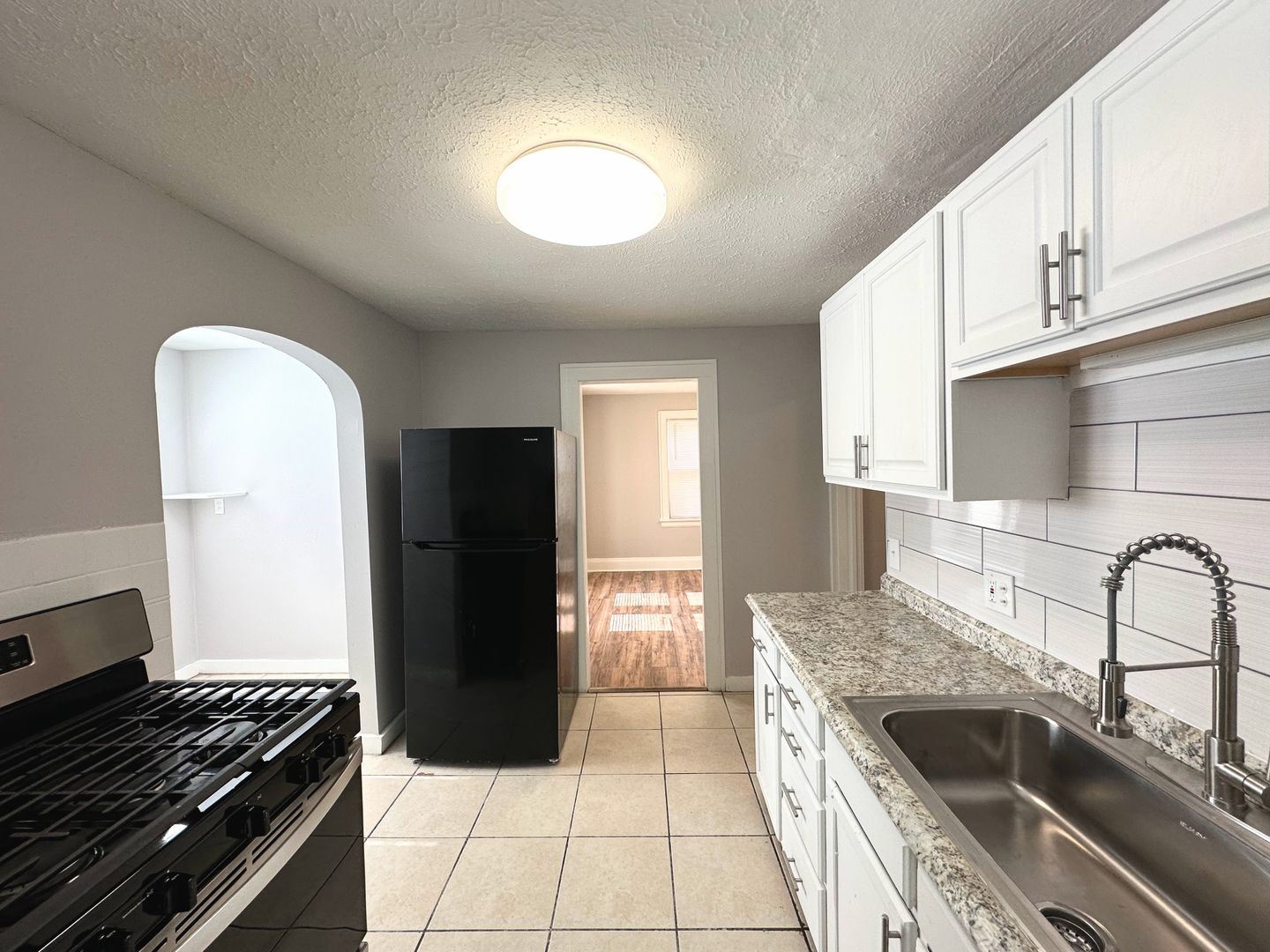 3 Beds – 1 Full Bath Colonial available for Rent! Image