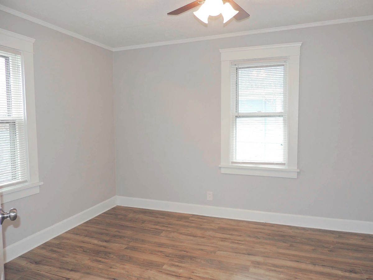 4 Bed – 2 Full Bath Colonial for Rent! Image
