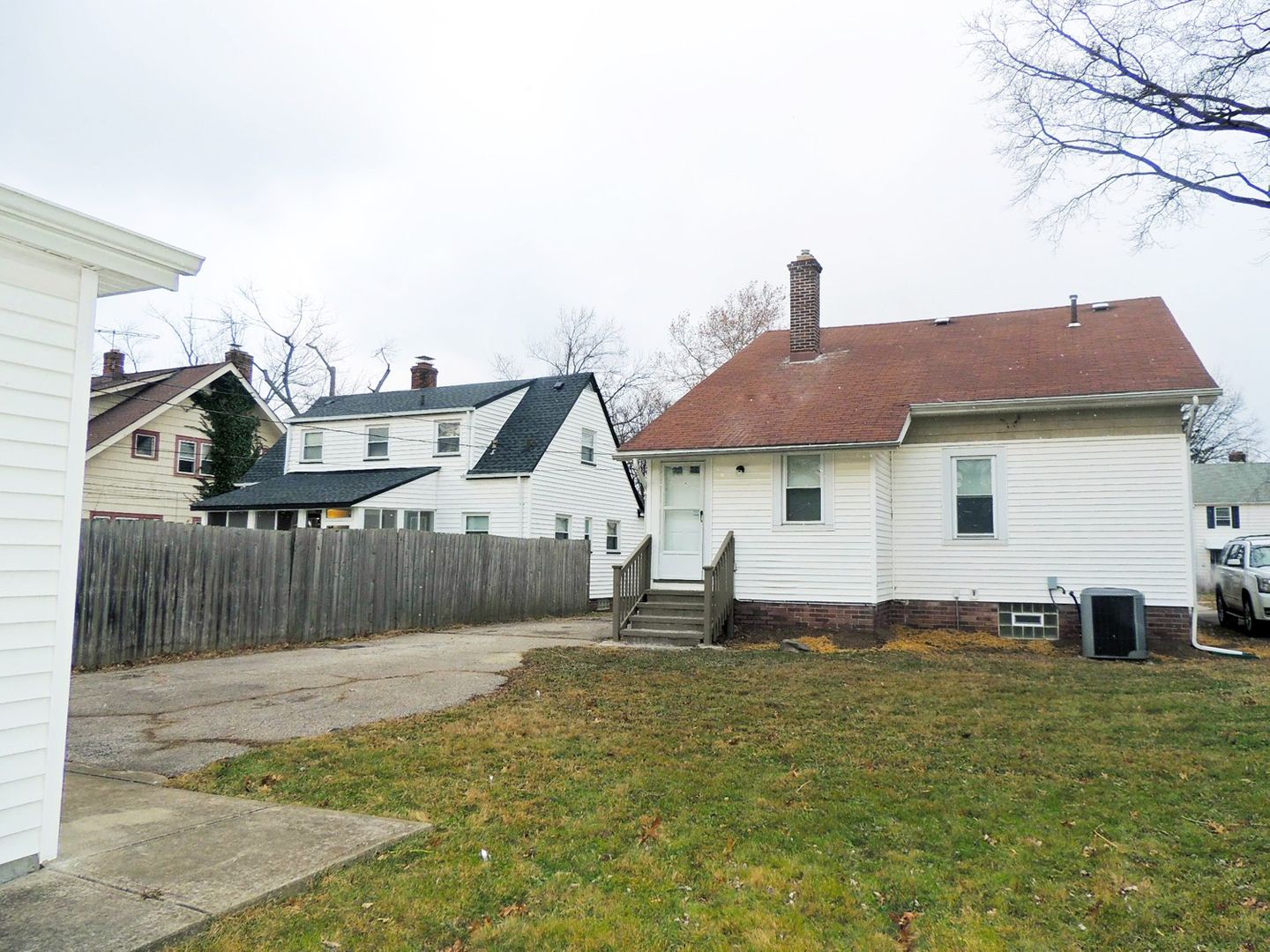 5 Bed – 2 Full Bath Cape Cod for Rent! Image