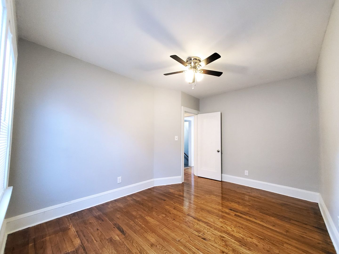 5 Bed – 2 Full Bath Cape Cod for Rent! Image