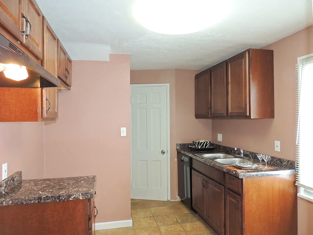 Renovated 3 Bedroom Colonial! Image
