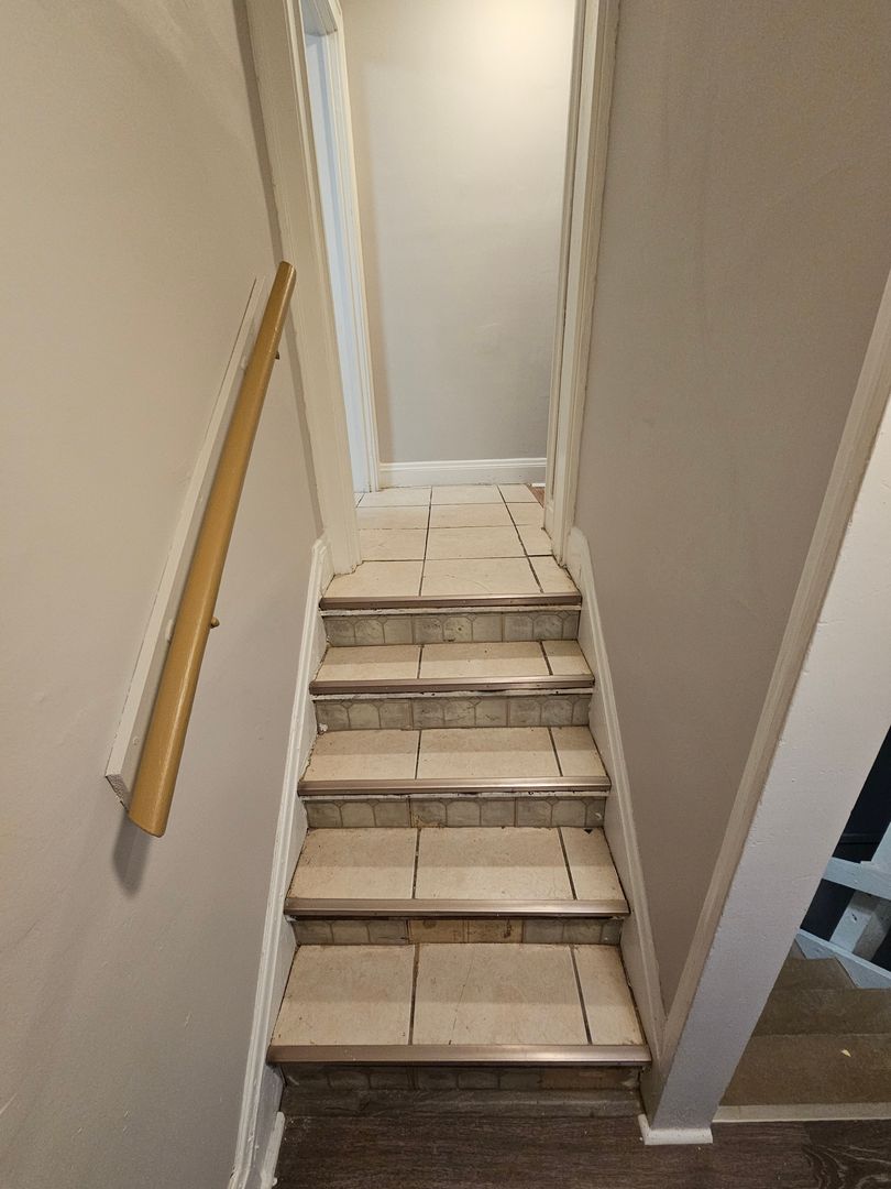 3 Beds – 1 Full Bath Colonial available for Rent! Image