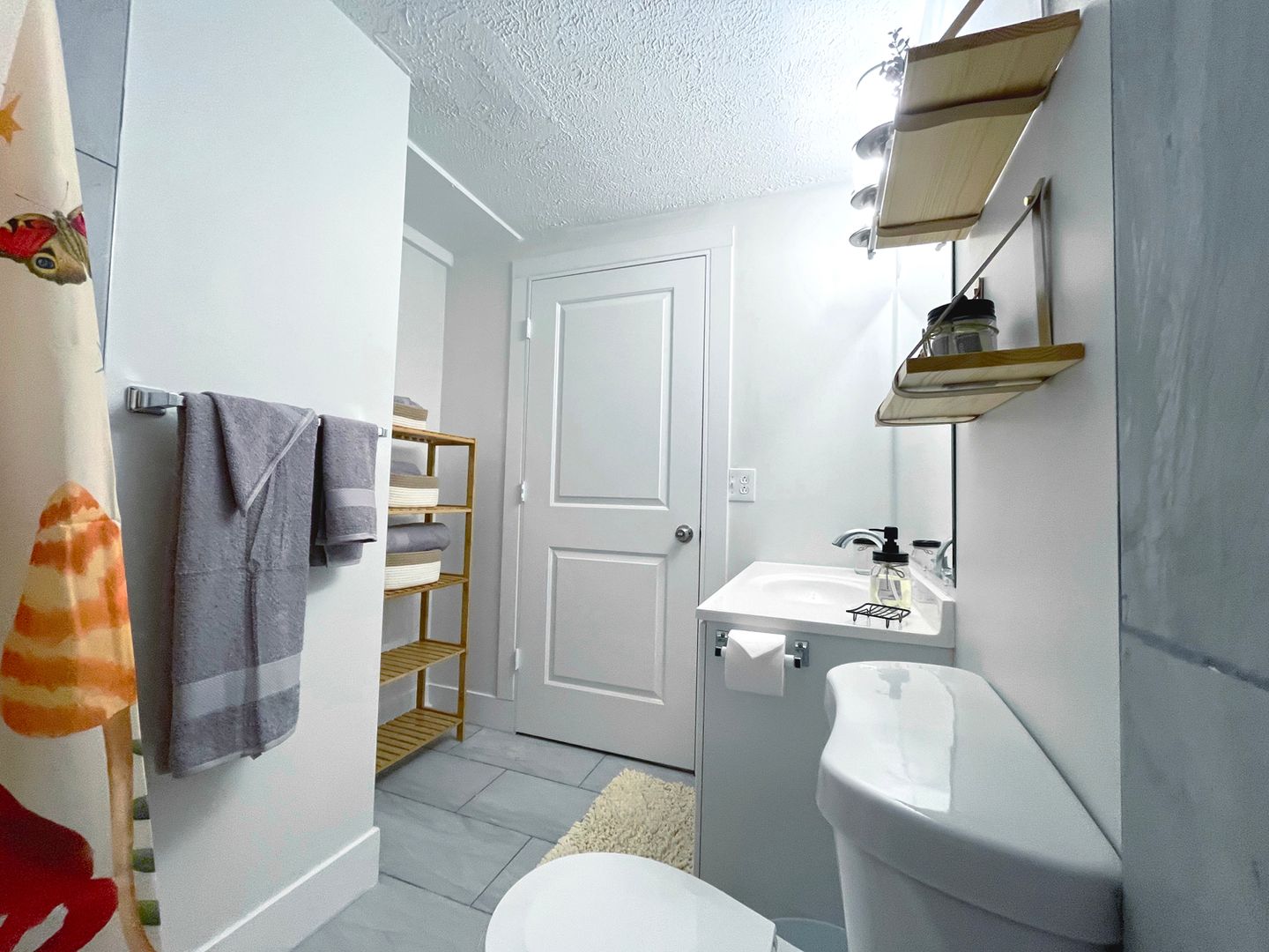 1 Bed and 1 Bath Apartments with In-Unit Laundry for Rent | Entirely Renovated Image