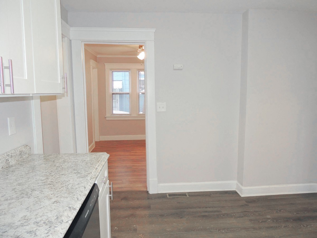 4 Bed – 2 Full Bath Colonial for Rent! Image
