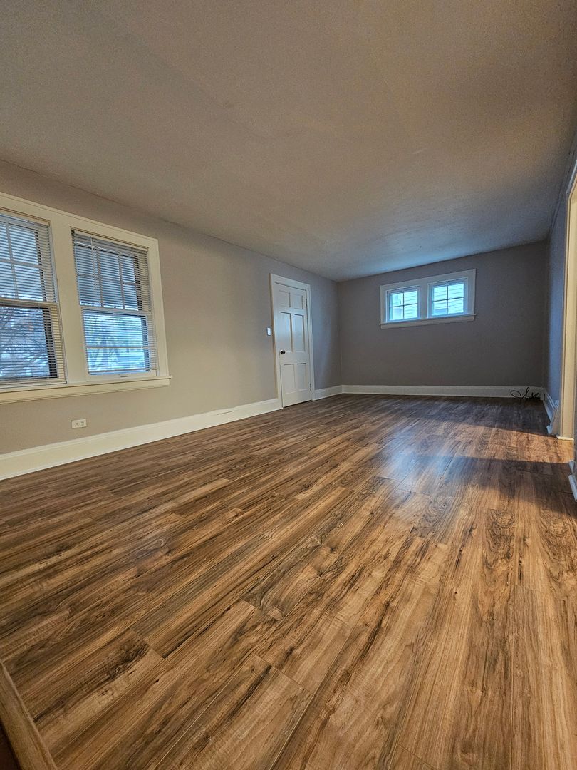 3 Beds – 1 Full Bath Colonial available for Rent! Image