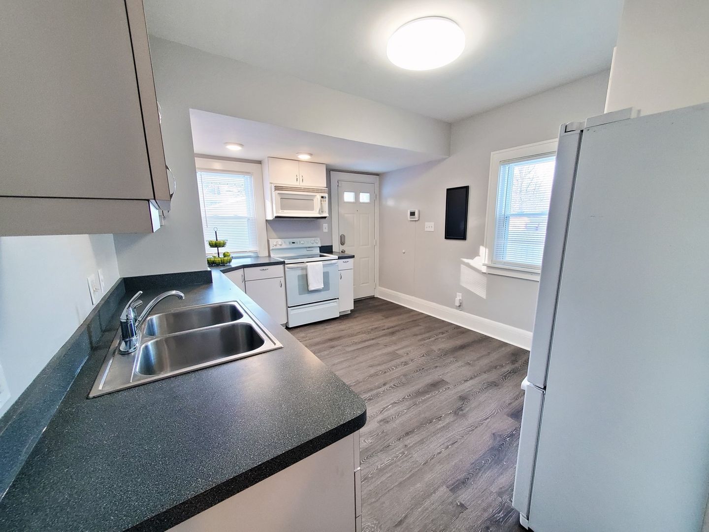 5 Bed – 2 Full Bath Cape Cod for Rent! Image