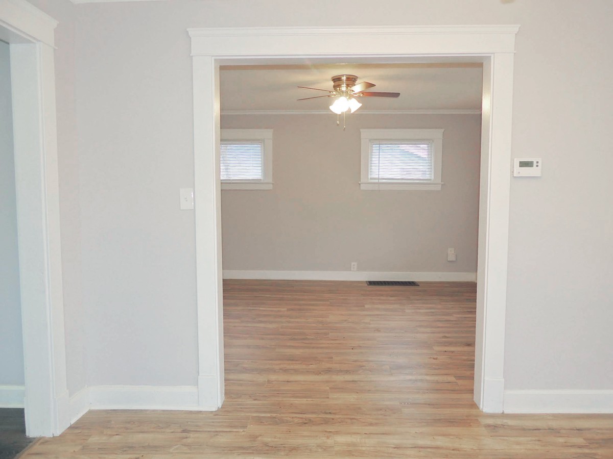 4 Bed – 2 Full Bath Colonial for Rent! Image