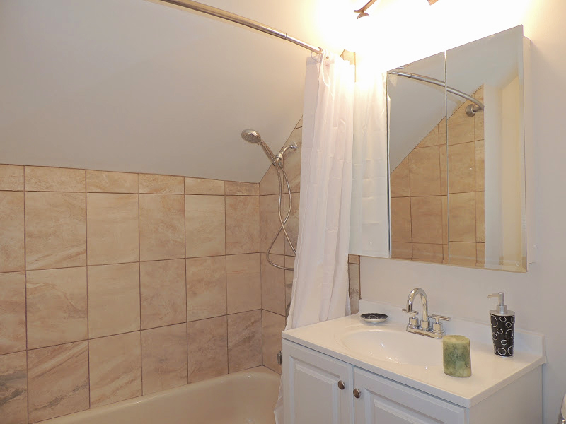 Renovated 3 Bedroom and 1 Bath Colonial for Rent! Image