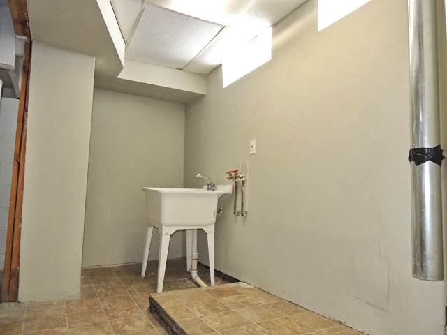 Renovated 3 Bedroom Colonial! Image