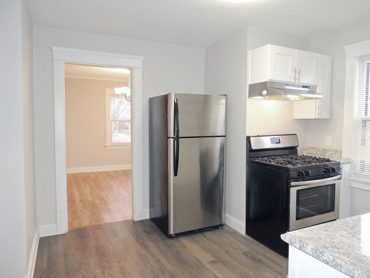 4 Bed – 2 Full Bath Colonial for Rent! Image