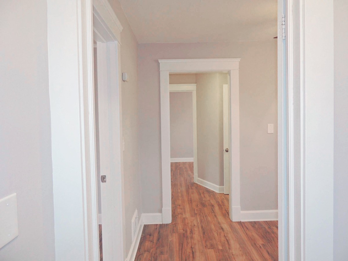 4 Bed – 2 Full Bath Colonial for Rent! Image
