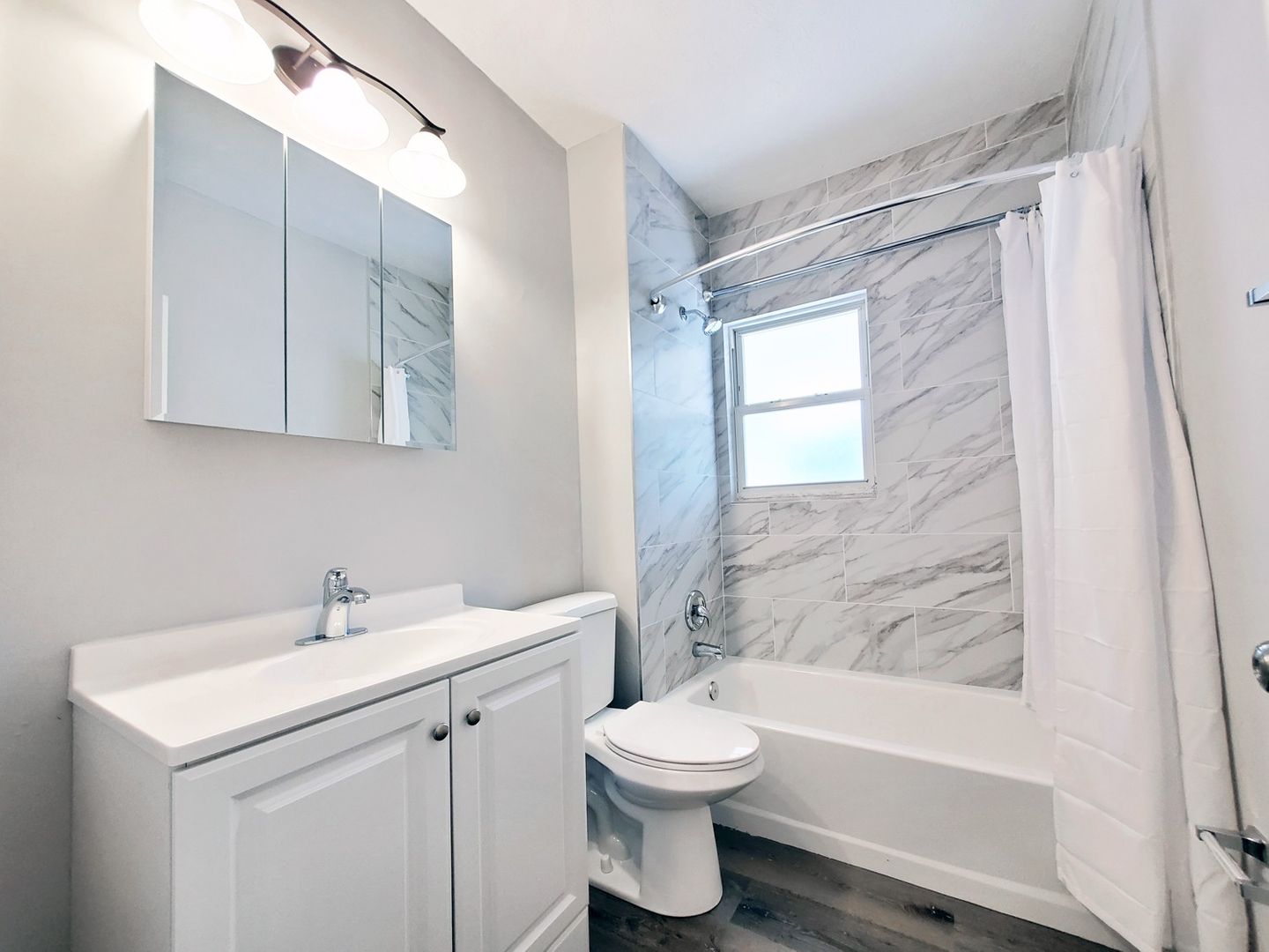 4 Bed – 1 Bath – 3 Story Duplex Unit for Rent! Image