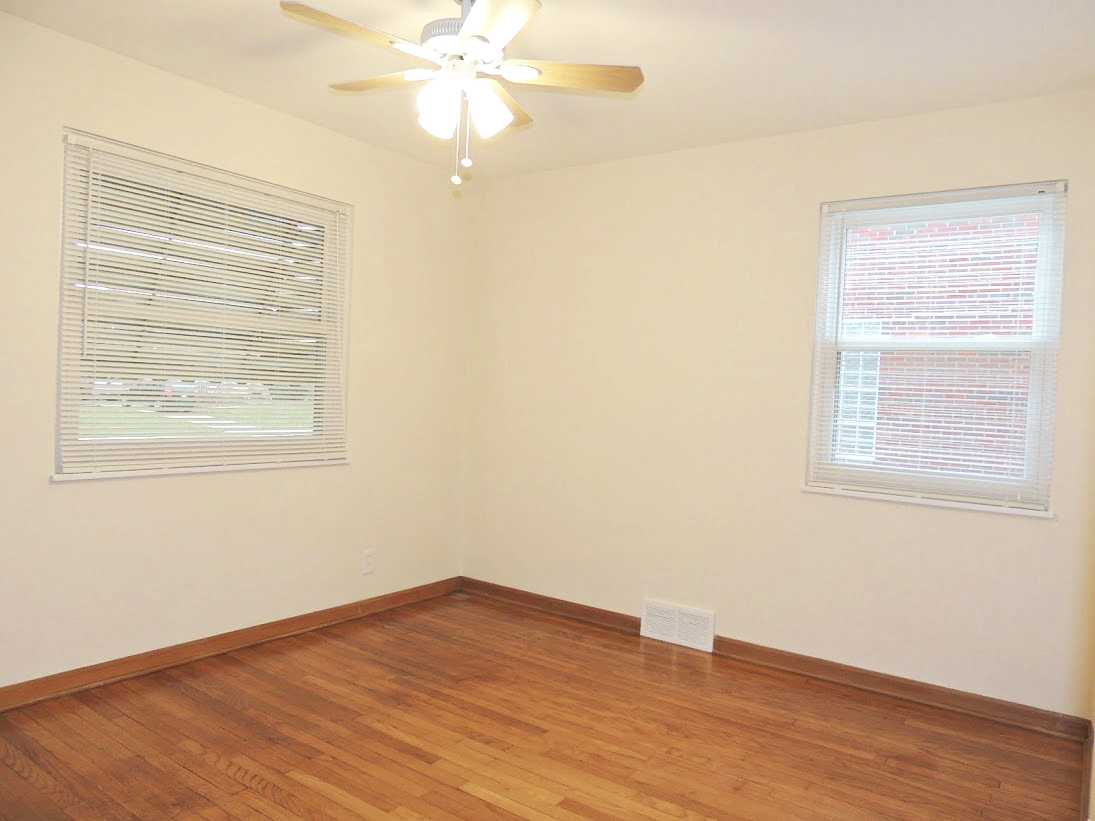 4 Bedroom – 2 Full Bath Bungalow for Rent! Image