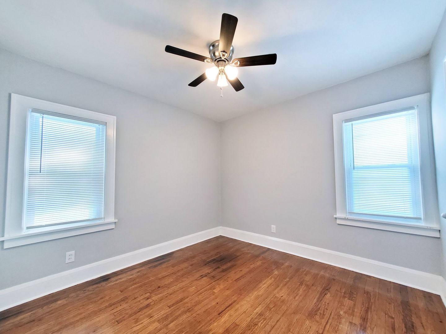 5 Bed – 2 Full Bath Cape Cod for Rent! Image