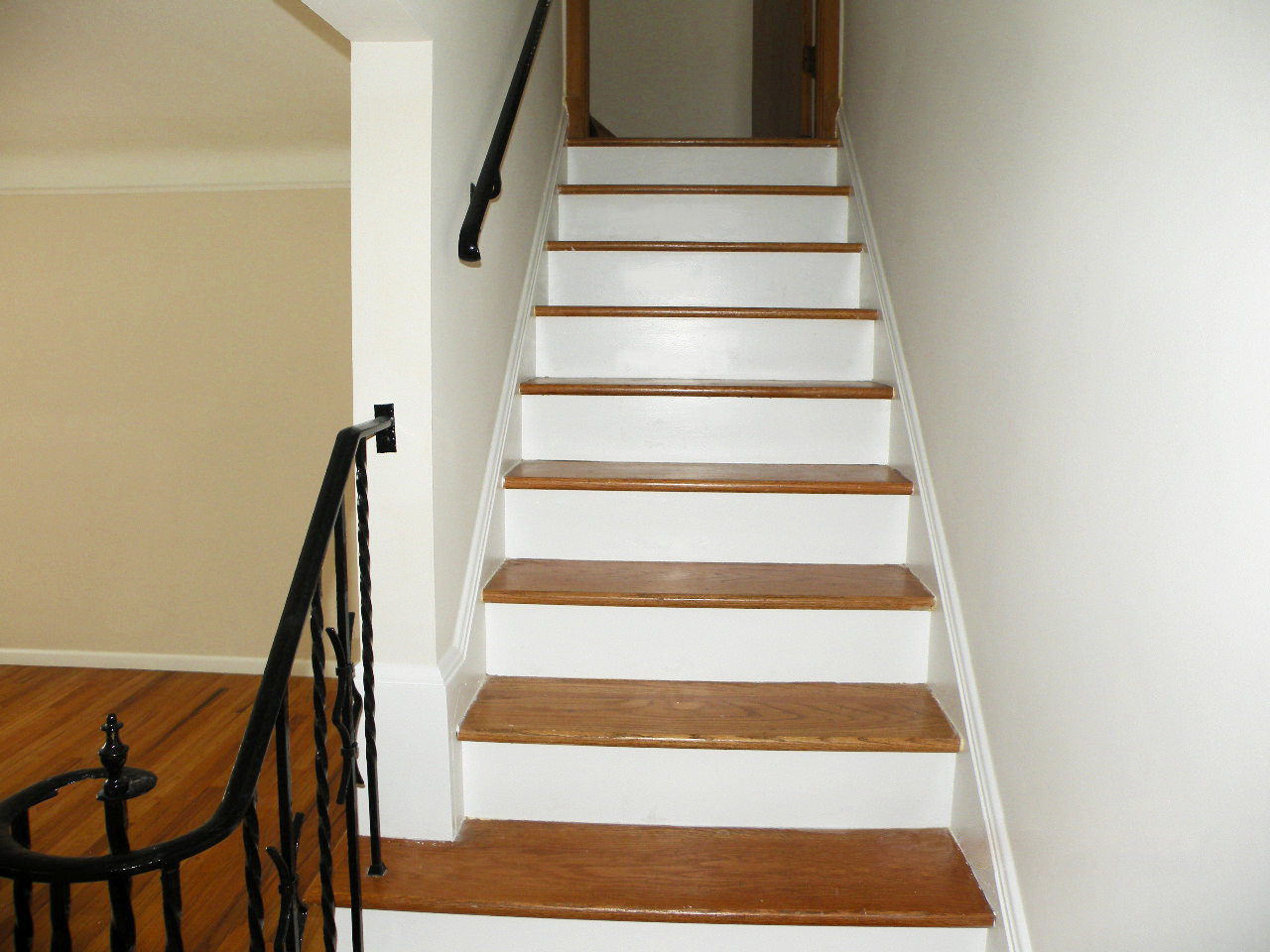 3 Bed – 2 Full Bath Cape Cod for Rent in Euclid! Image