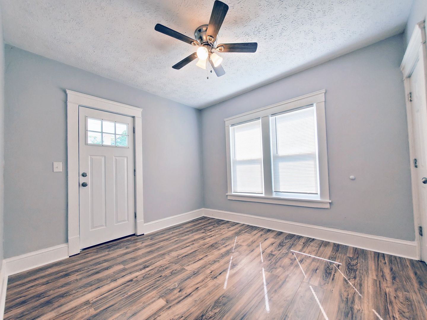 4 Bed – 1 Bath – 3 Story Duplex Unit for Rent! Image