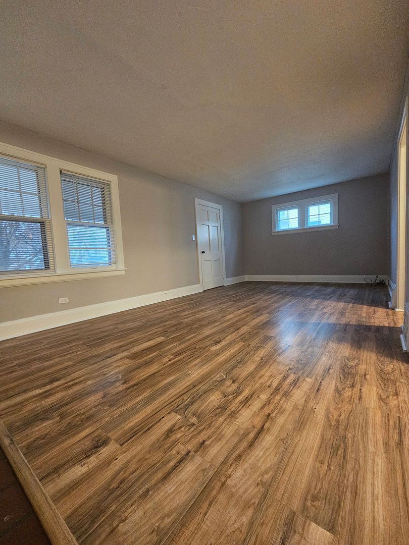 3 Beds – 1 Full Bath Colonial available for Rent! Image