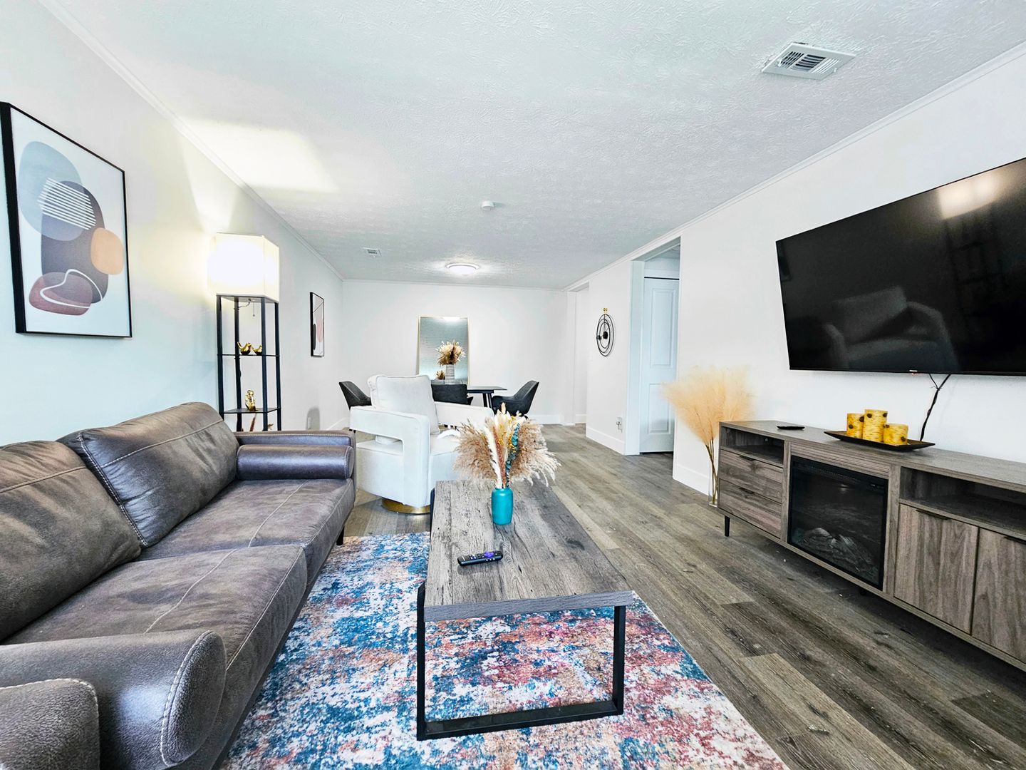 1 Bed and 1 Bath Apartments with In-Unit Laundry for Rent | Entirely Renovated Image
