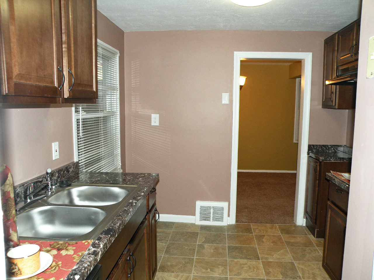 Renovated 3 Bedroom Colonial! Image