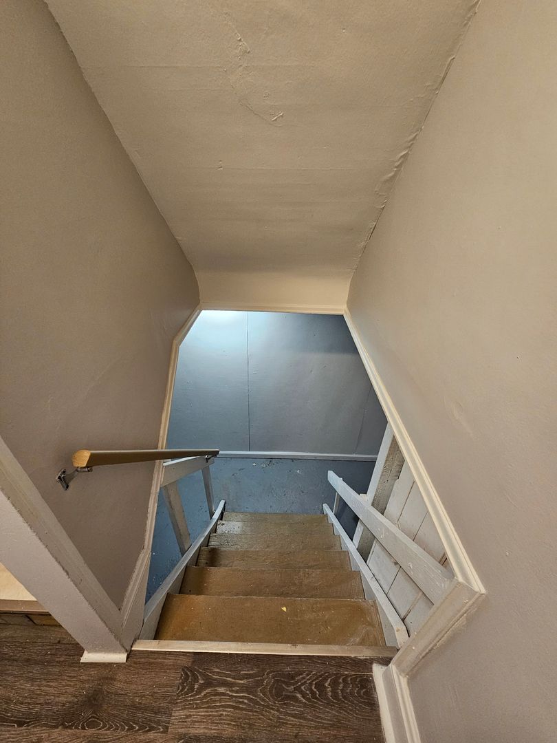 3 Beds – 1 Full Bath Colonial available for Rent! Image