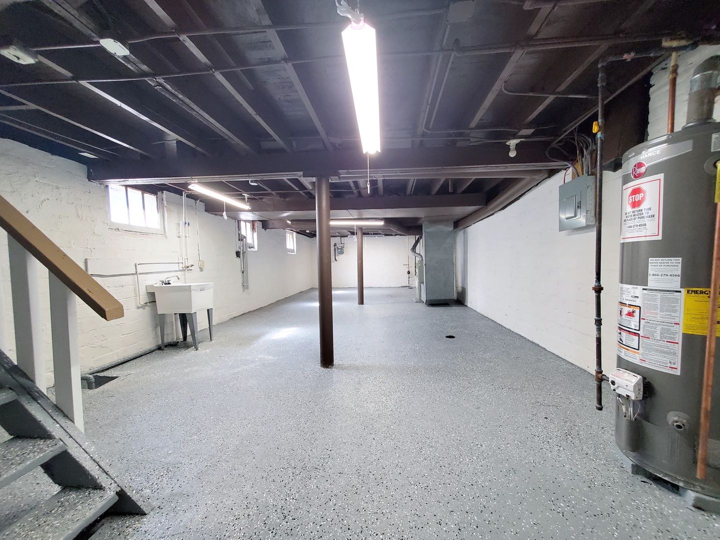 4 Bed – 1 Bath – 3 Story Duplex Unit for Rent! Image